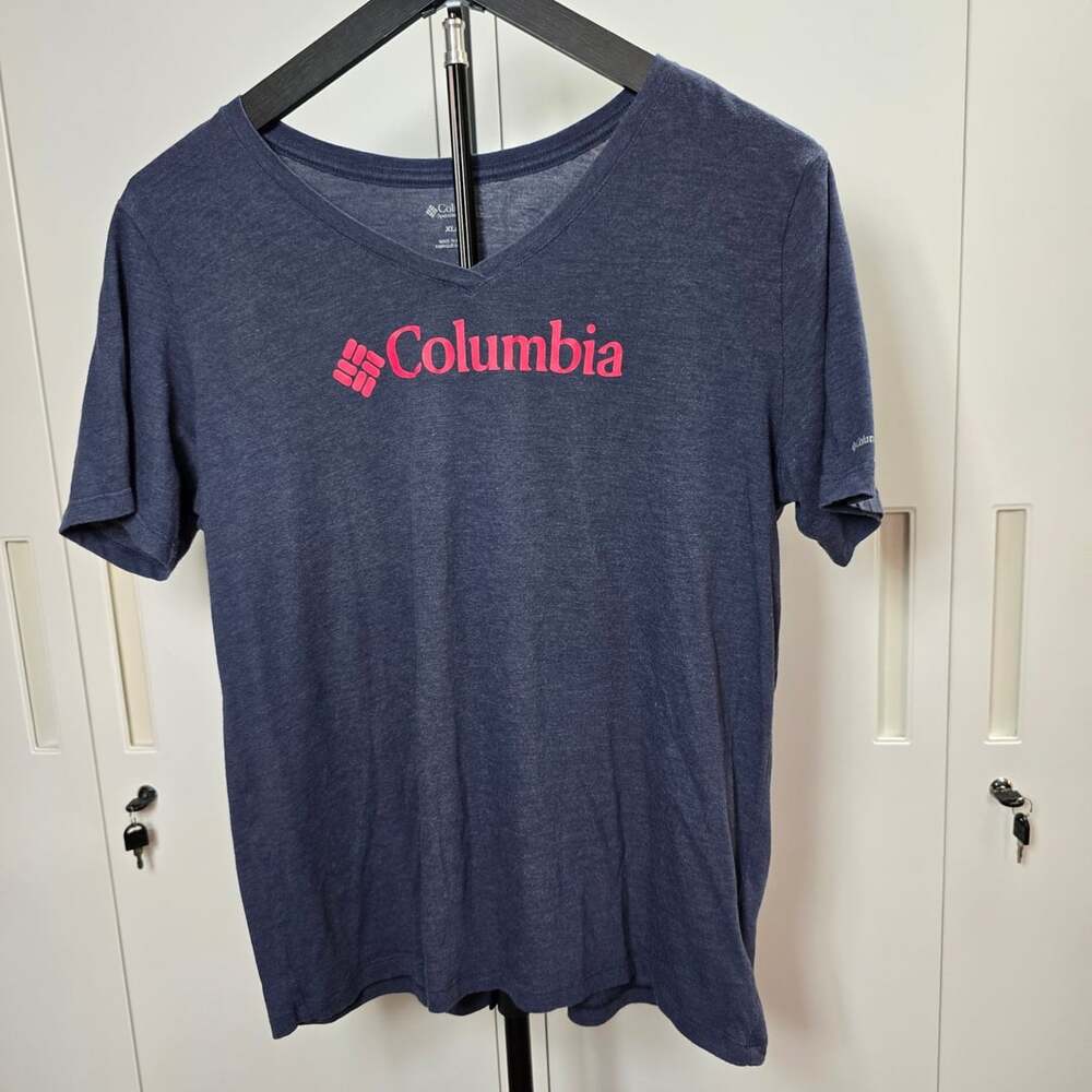 Columbia Graphic T-Shirt Size XL Blue V-Neck Short Sleeve Logo Tee